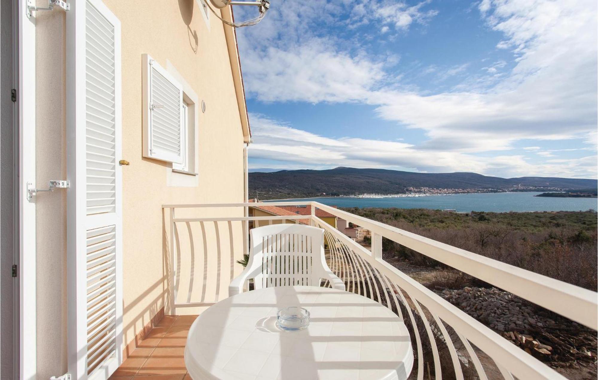 Stunning Apartment In Kornic With House Sea View Exteriér fotografie