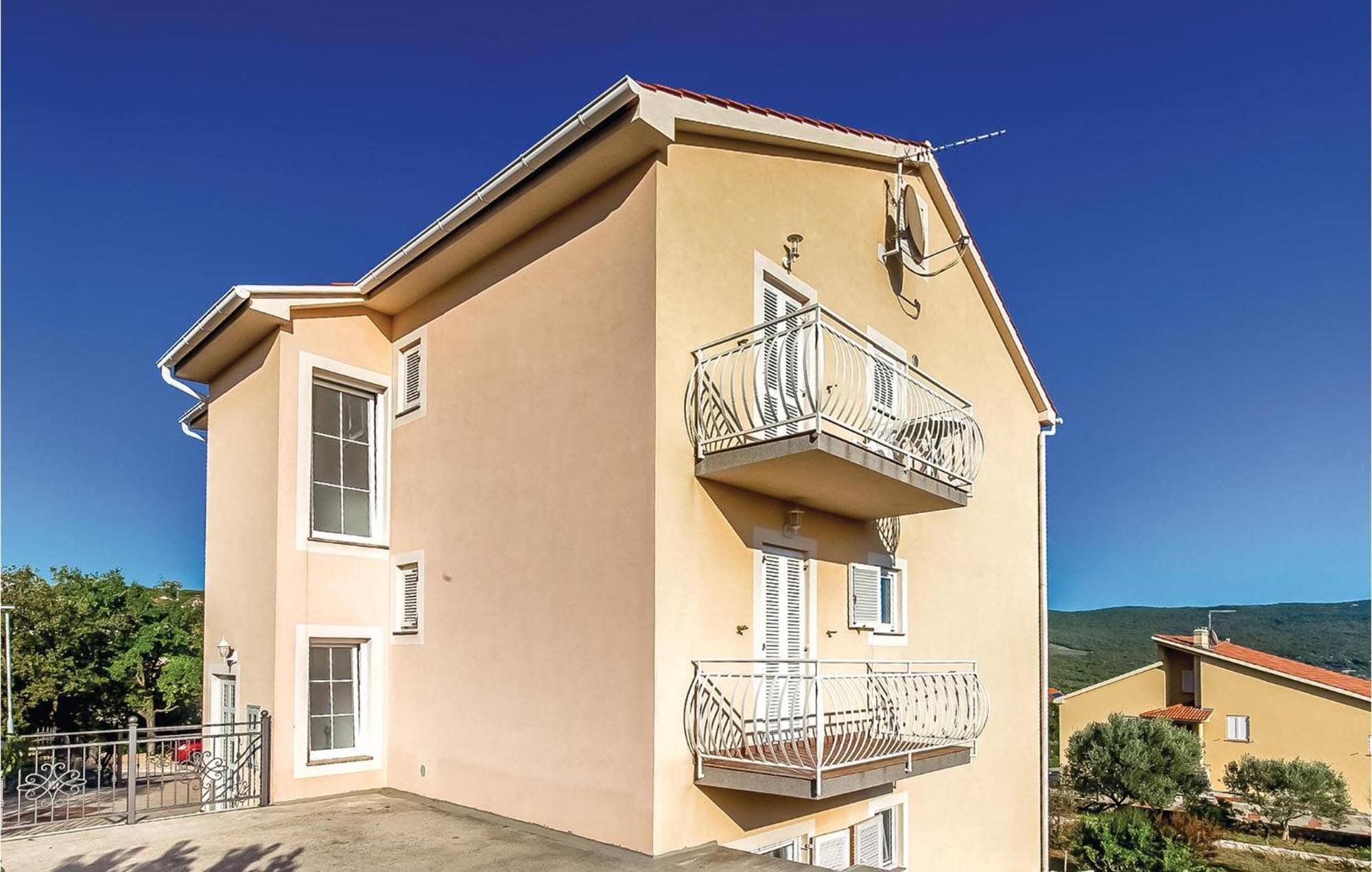 Stunning Apartment In Kornic With House Sea View Exteriér fotografie